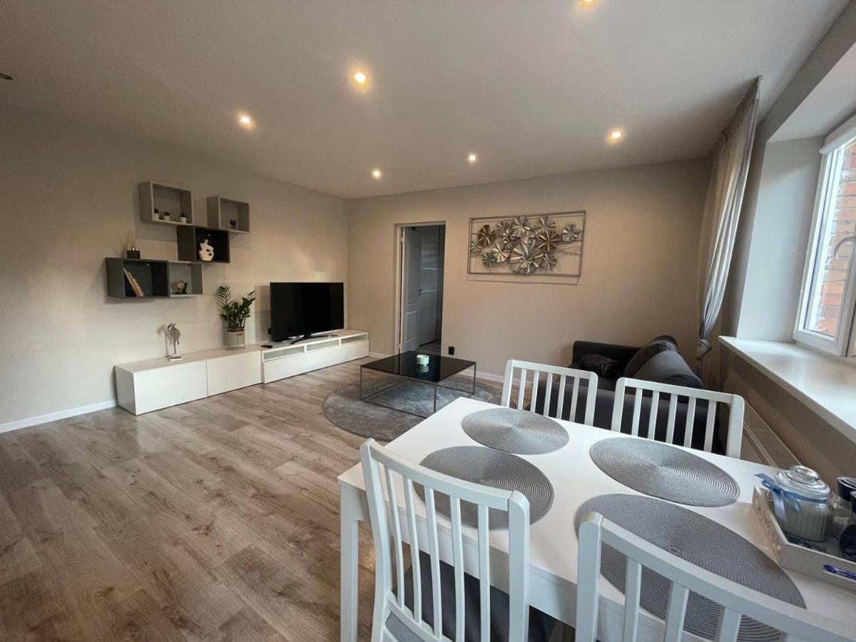 Expansive One Bedroom Gem In A Peaceful Locale Căn hộ Riga